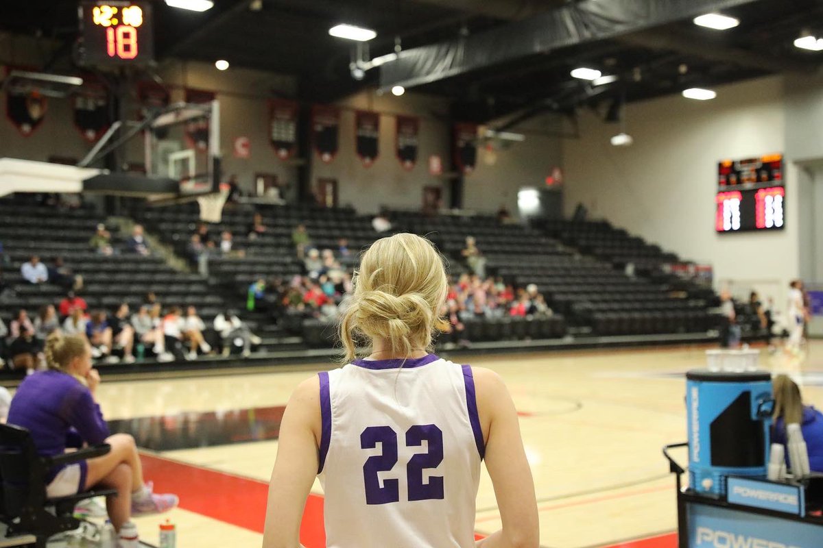 unweagles's tweet photo. GUESS WHO’S BACK?! 

That purple #22 is back on the court for @unwwbb 👀

The Eagles tipoff their last game of the season at 3pm Eastern time. 

🦅 #BDKBack #TheReturn #CompeteWithPurpose https://t.co/7Ri1RKn9Qm