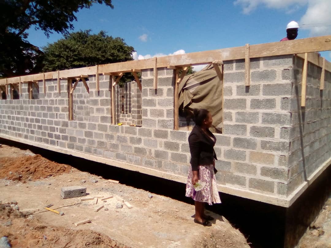 FriendsChitambo's tweet photo. Steady progress continues on building the shelter for the Chitambo oxygen generator and bedding in the electrical connections.  Once done, Zambism company #Mulilogases will install the generator and pipeline.

@ScotGovID @faaZambia @HHichilema @IntDevAlliance @scozap https://t.co/WFuPJB70o5
