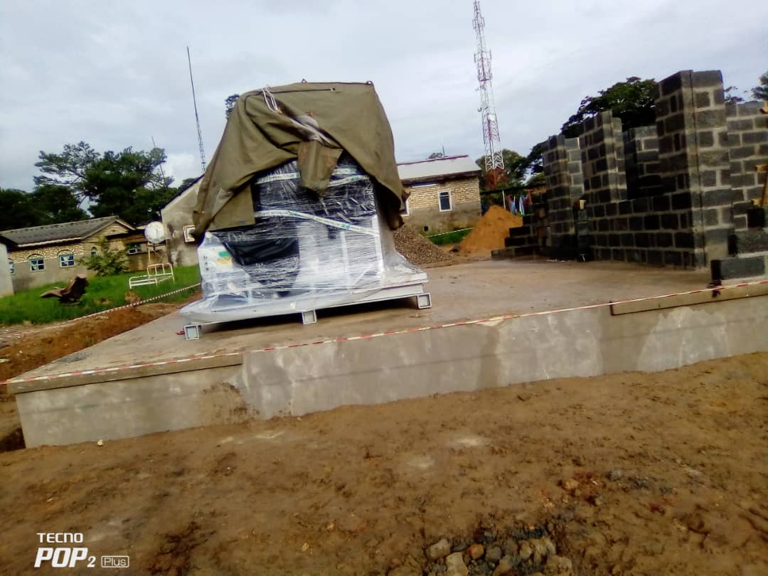 FriendsChitambo's tweet photo. Steady progress continues on building the shelter for the Chitambo oxygen generator and bedding in the electrical connections.  Once done, Zambism company #Mulilogases will install the generator and pipeline.

@ScotGovID @faaZambia @HHichilema @IntDevAlliance @scozap https://t.co/WFuPJB70o5