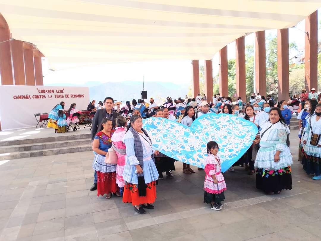 edomex_jovenes's tweet photo. Reconocemos el trabajo del Secretario Jurídico Estatal de esta red,@juanalbertoespi, quien el día de ayer participo en la campaña "Corazón Azul" con el tema "Trata de Personas", en Valle de Bravo
Muchas felicidades y que sigan los éxitos en tu caminar.
#RedMx
#RedEdomex https://t.co/ZQgf40Pcne
