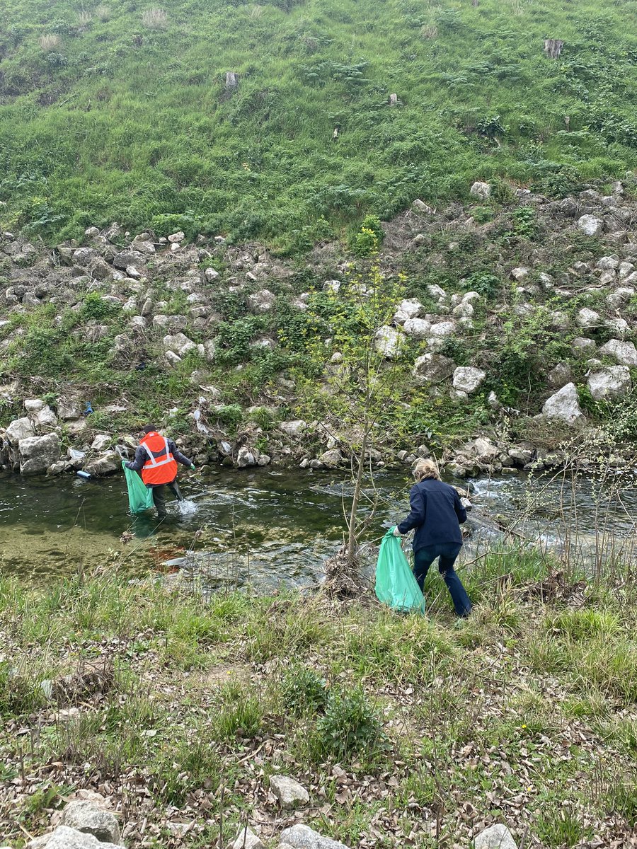 [ECOLOGIE] Depuis plusieurs années, les entreprises du #DomaineValleeVerte se mobilisent en participant à l’Opération #HuveaunePropre2022 organisé par SMBVH
Cette opération a encore connu un succès puisque nous avons collecté 1200L de déchets ♻️
#territoiredenergiespositives