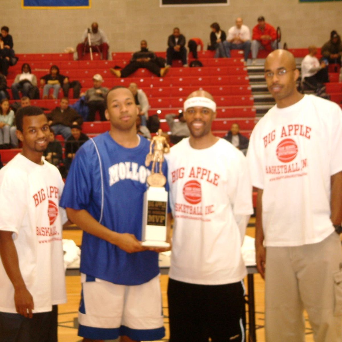 bigapplebball's tweet image. The 1st #BABInvitational in 2004 w/ some memorable faces. Clyde Chapman, @XaverianBB coach @CoachKimani @UConnMBB coach • Shandue McNeill, NY Lightning coach • Former #NBA player Sundiata Gaines • Dwayne Archbold @curtishs_bball coach • Tristan Smith, Amityville MVP #FBF