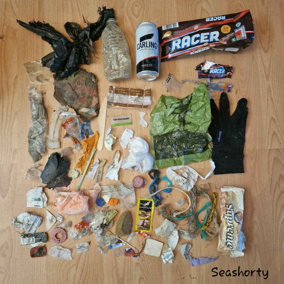 seashorty's tweet photo. Back down to 100 pieces today. 
#litter #marinelitter #2minutebeachclean #litterfreedorset #Highcliffe #Dorset #plastic #doglitter https://t.co/lIvgcskB2I