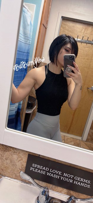 Let's pretend this is a recent photo while I try to get my shit together after my 2 week trip https://t