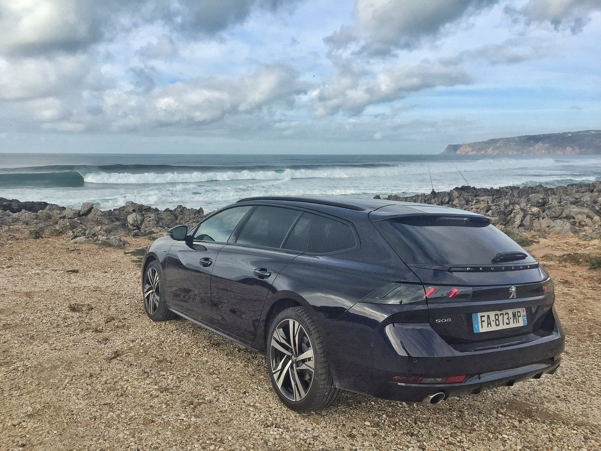 jackonline1's tweet photo. Chaque jour de mars je sors une voiture noire de mes archives #blackber un arc en ciel automobile pour réchauffer ton petit cœur https://t.co/t8IWu59dUz