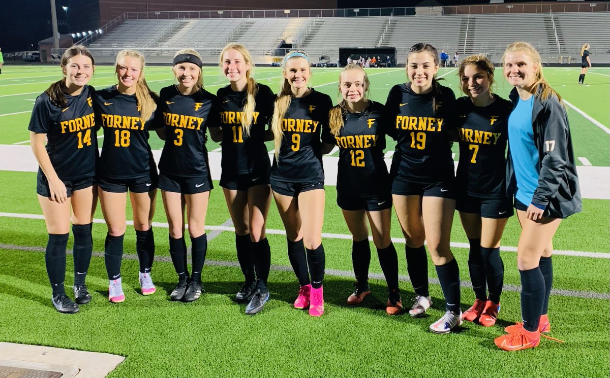 Chloe Chadwick prepares for her swan song as Forney’s leading scorer, ‘hype’ girl ⚽️✨

Read more here: bit.ly/3Irzh8K 👈

#txhssoccer