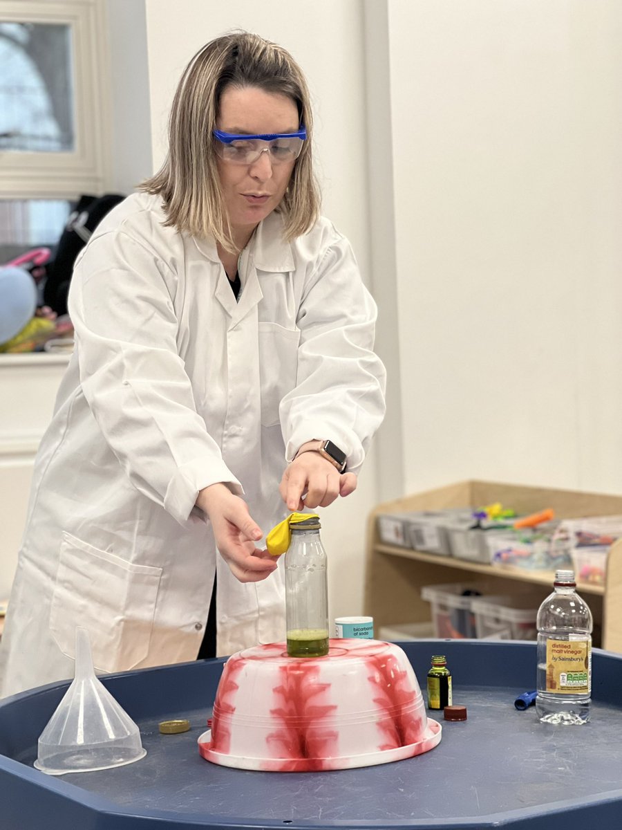 APSofL's tweet photo. This week was science week at Apsol. The teachers turned into real life scientists creating a sense of awe and wonder across the school #science #britishscienceweek2022 #aweandwonder #handsonlearning https://t.co/y62Cs8pxkC