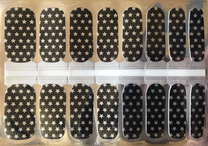 amby_e's tweet photo. Metallic Stars #stickernails #star #blacknail 

https://t.co/pgAxt73oXC https://t.co/UQBtNnuiRI
