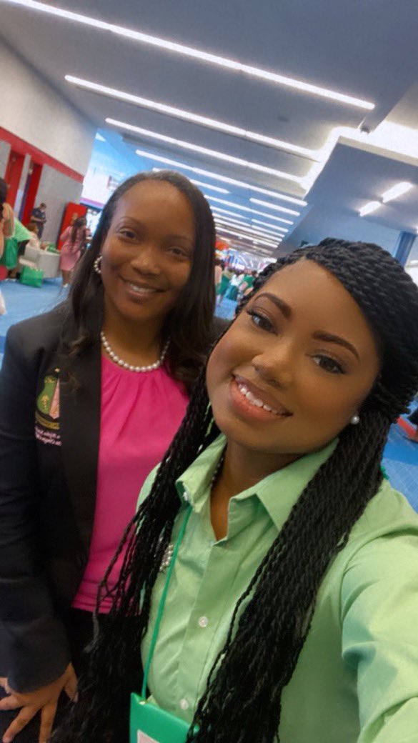 MMcCullum_iLead's tweet image. I finally crossed paths with @LakevaMcneal in person. 💗💚 #AKAEducators #ReignitingTheFlame
#90SCRC #WeAreSouthCentral