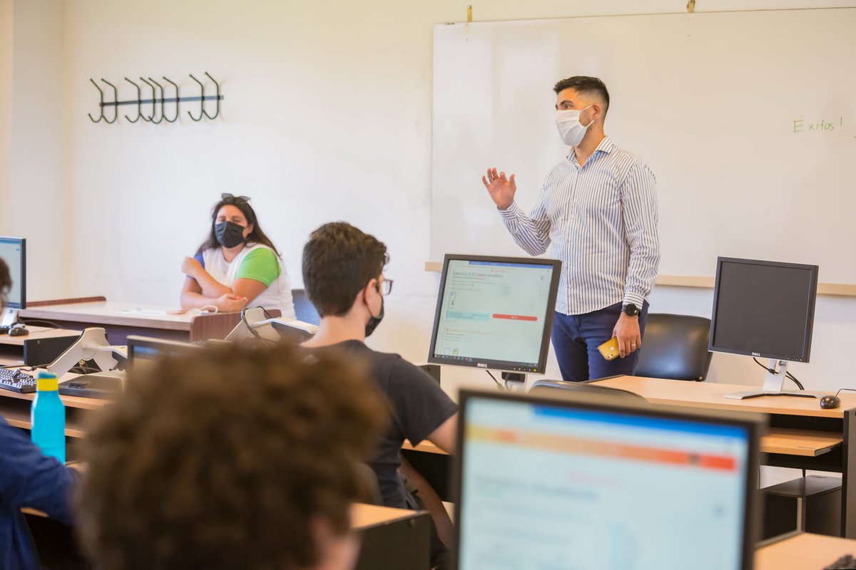 ULPSanLuis's tweet photo. Alumnos rindieron el examen final de Mega y Mini Programadores

💻 Fueron alrededor de 200 chicos del primario y secundario de la provincia de San Luis.

Más Info ➡️ https://t.co/fEWBCiZ9tF 

#MegaProgramadores #MiniProgramadores https://t.co/3555PnveDV