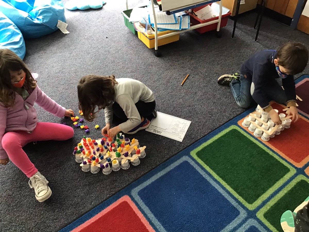 MsSokol1's tweet photo. A few more pictures of students working on our STEM challenge today! https://t.co/x77OD89PZe