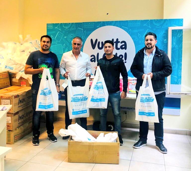 Agradecemos a los compañeros <a href="/CarlosPerezSEC/">Carlos Pérez</a> y <a href="/ChrisSosaSEC/">Christian Sosa</a>
que hoy nos recibieron en el #SEC para retirar los útiles de nuestr@s compañer@s de Martina di Trento 

#SoyComercio
#SoyAzul
#ComercioMilitante