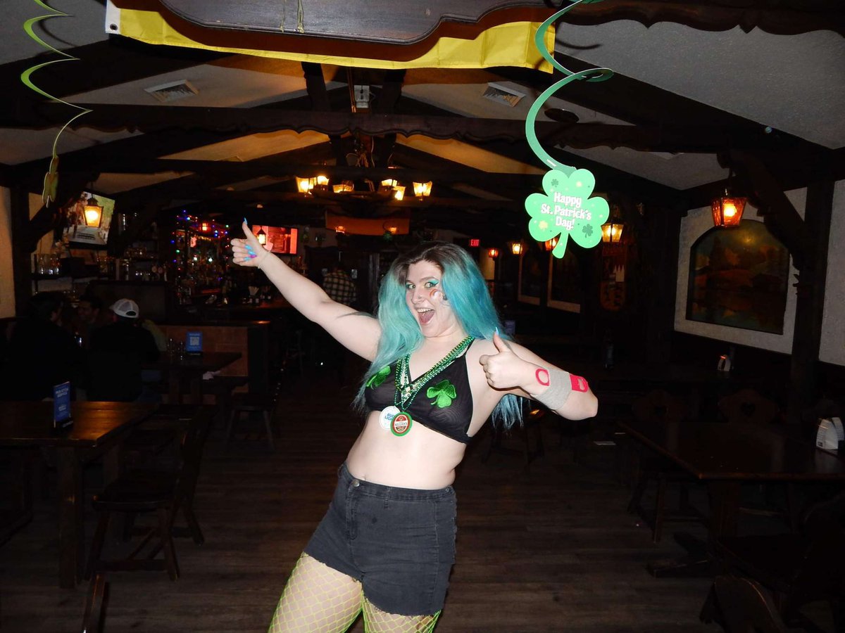 CosmicEmber28's tweet photo. When the regular asks to take your photo 😂 #StPatricksDay2022 #heidelberg #ItsBrittanyBitch #LeaveBrittanyAlone #ImDaBes #swagswagswagswag https://t.co/50O1vwUDtq
