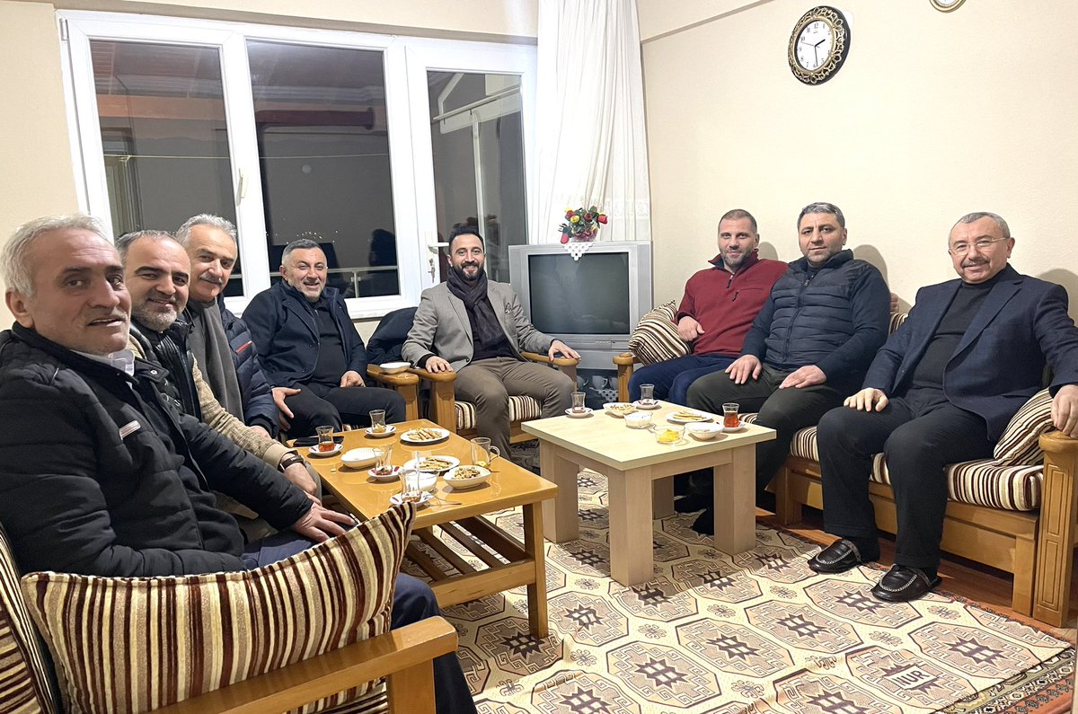 #1915ÇanakkaleKöprüsü açılış töreninden sonra İlçe yönetim kurulu üyemiz <a href="/AbubekirUcan/">Abubekir Uçan</a> a Lapseki’de @h_ibrahimyazici <a href="/afatihkilic/">Ahmet Fatih Kılıç</a> @mustafakiraztr <a href="/mitatakbudak/">Mitat Akbudak</a> <a href="/CtkkayaZ/">zeki çatıkkaya</a> <a href="/adnanbas58/">Adnan Baş</a> birlikte misafir olduk

Abubekir beye misafirperverliği,ev sahipliği için çok çok teşekkür ederim.