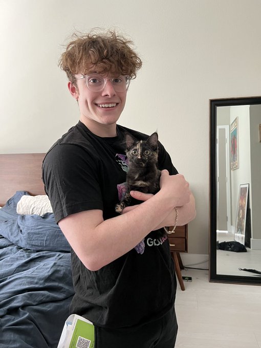 1 pic. I got Jiji a friend :) https://t.co/U7chsqnfA5