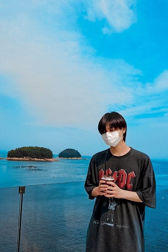 _trainee__a__'s tweet photo. AEONS FIRST LOVE❤🦁
#OneYearWithLeo
#AeonsFirstLoveLeo
#우리는_리오부터_시작합니다
#TraineeA
@trainee_a
Stream Leo's 'MOVE ON'👇
https://t.co/YC5LdWSCS7
LETS REACH 1M
RT PLEASE https://t.co/NIDb2llKFl