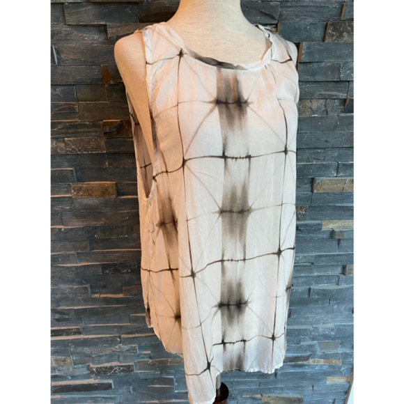 Montage_Decor's tweet photo. So good I had to share! Check out all the items I'm loving on @Poshmarkapp from @courtneyadair7 #poshmark #fashion #style #shopmycloset #belladahl #serbin #bbdakota: https://t.co/7kAuqz4K9B https://t.co/iAbbxAvVQz