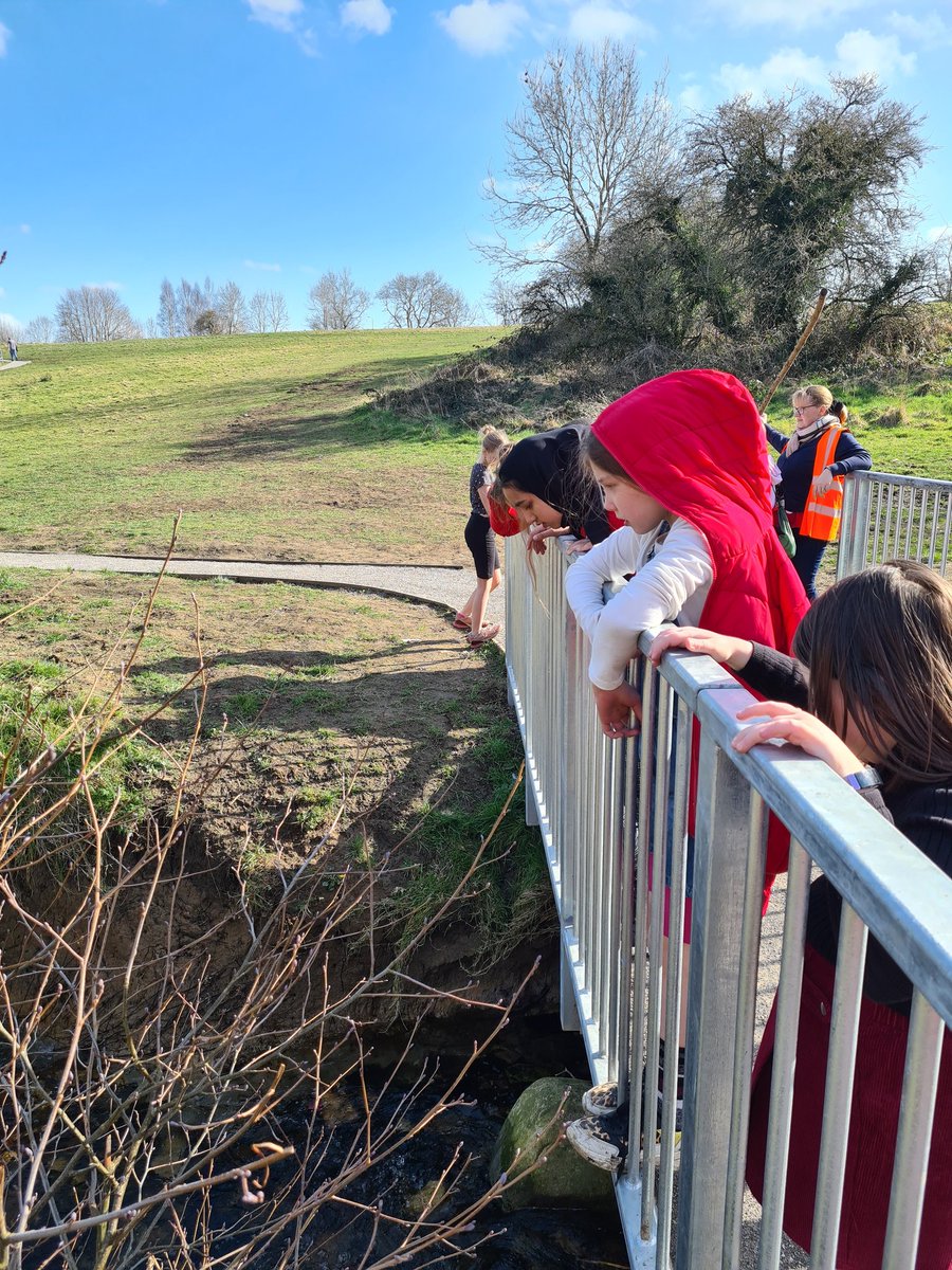Y6LL had a lovely walk down to pitty beck during enrichment. It was beautiful in the sunshine 🌞 #enrichment @church_prim @PEchurchprim1 #physicallyactive @NatureFSchools