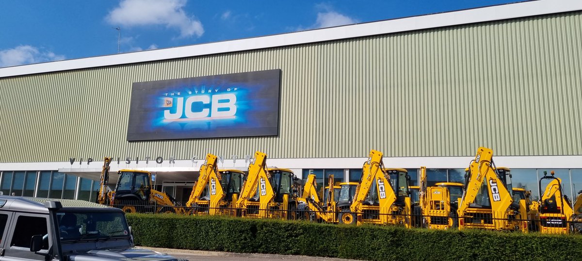 Adrianplanthire's tweet photo. JCB headquarters kinda day today https://t.co/VjcZ6dBPWB