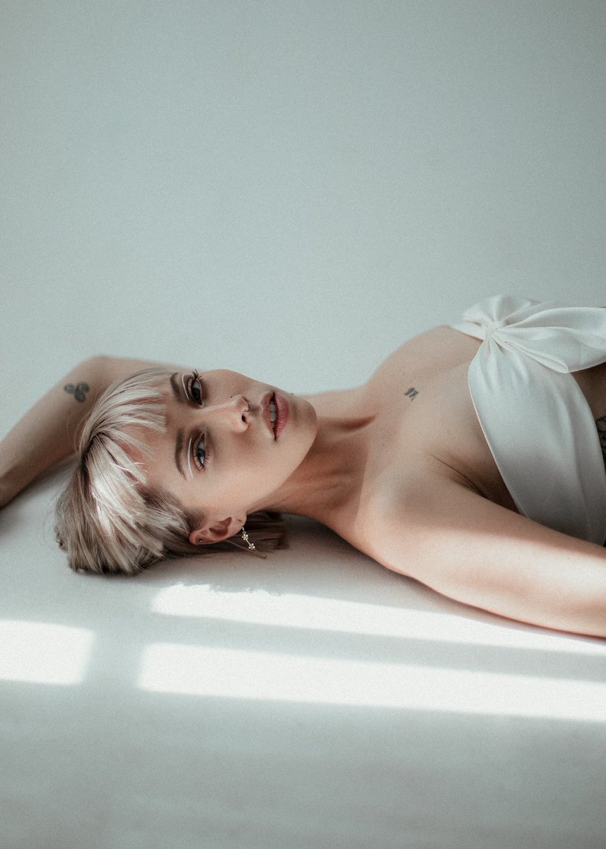 Natural lighting >>>
I shoot 95% of my work with natural lighting. It’s too beautiful and hits so different than artificial lighting!