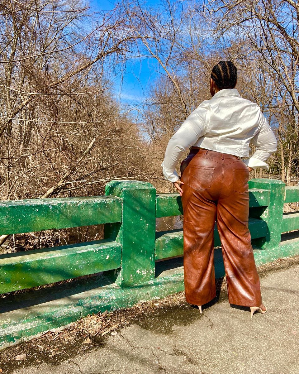 lunamodela's tweet photo. zéro faute 🔥
top + bottom: @FTFSnaps x @NAO_SEYCH
#afrolatina #plussizemodel #ftfbabe
https://t.co/LKwv23DV6F https://t.co/uOOtgbh74X