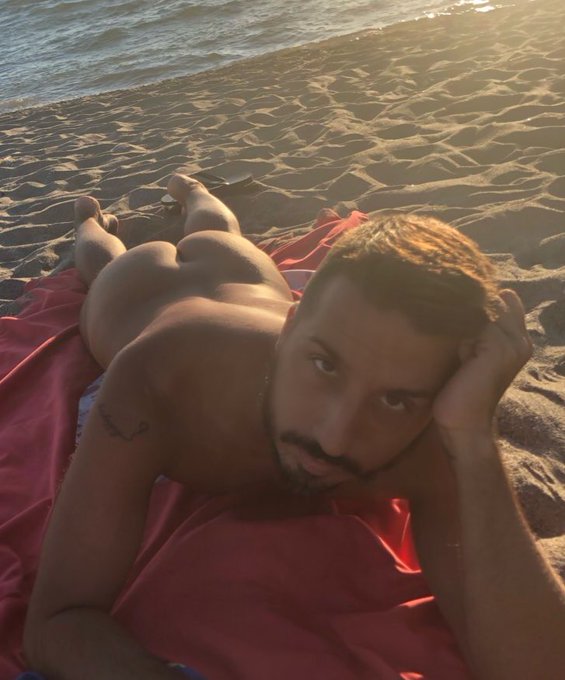 1 pic. THE FRONT / THE BACK 
??https://t.co/Tcw21A60n8

@Pollas_lefa4 @MundoGay_88 @BoysItalian @official_gay_it