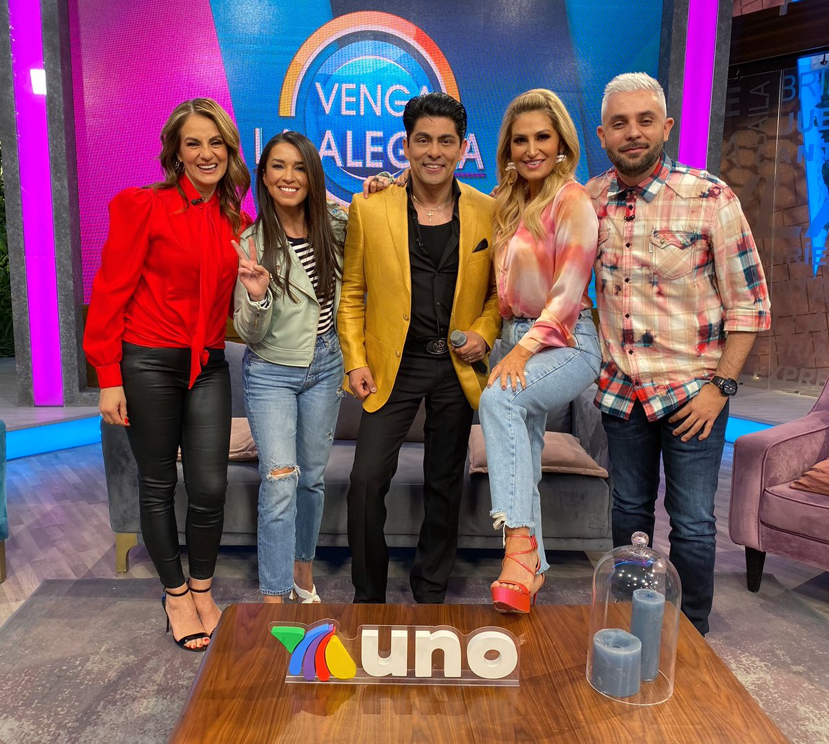 VengaLaAlegria's tweet photo. ¡Muchas gracias @VictorGmusica por acompañarnos este viernes en #VLA! 🙌🏻🎉🕺🏻🎤📺 #ViernesConVLA https://t.co/ONcgdEGQcQ