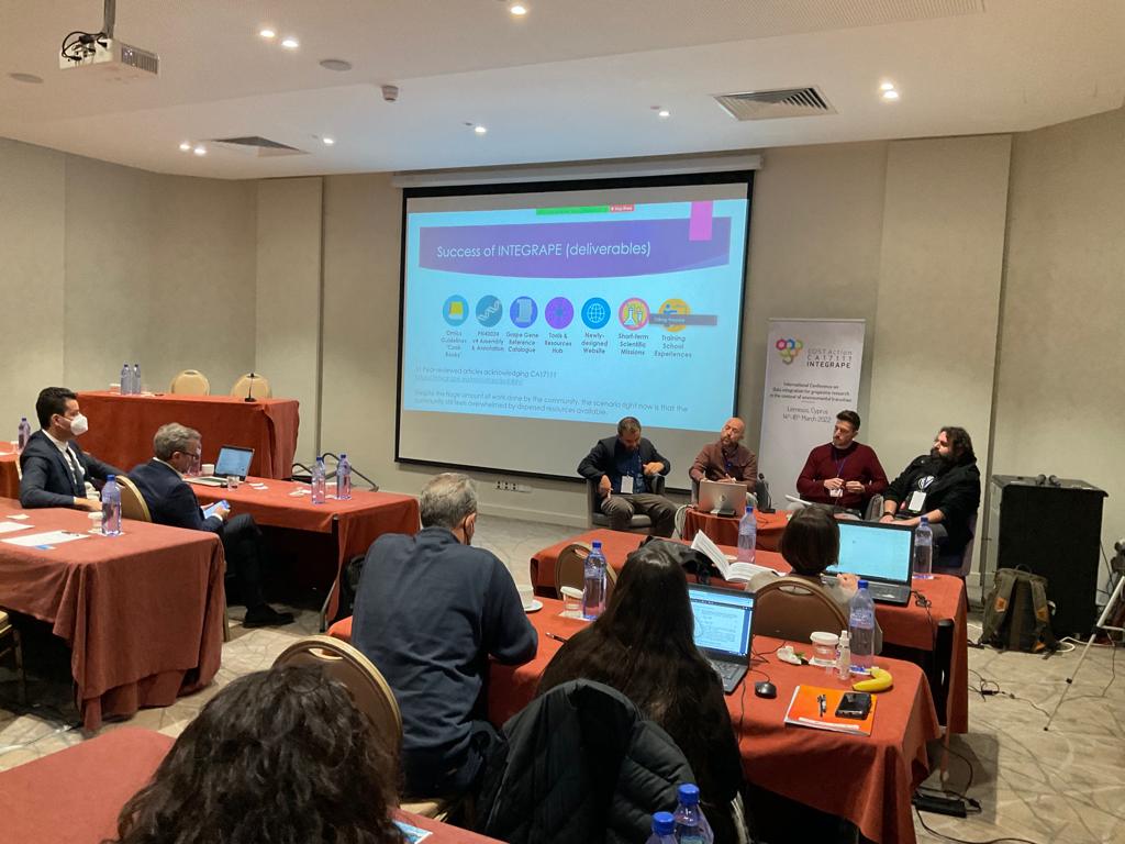 CITAAragon's tweet image. Jerome Grimplet, investigador del Departamento de Ciencia Vegetal, participa en una de las mesas redondas de  @I17111  @COSTprogramme
 #integrape