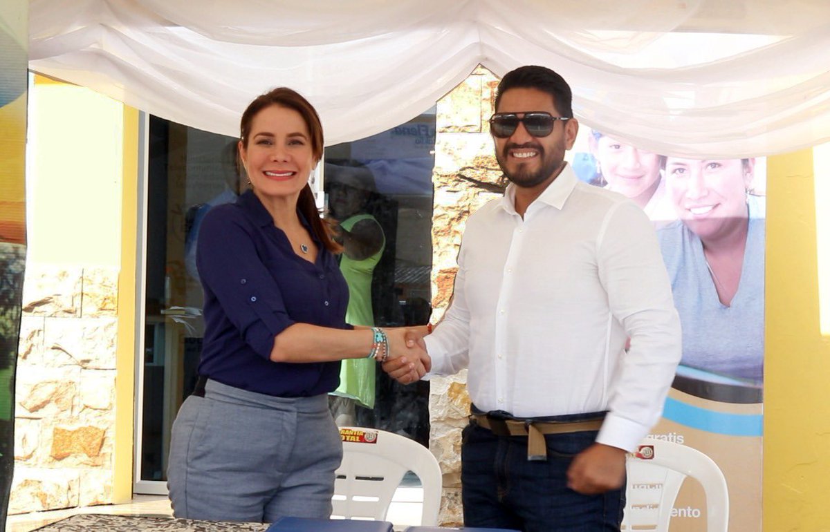 vmaino's tweet photo. ¡Activamos los #PuntosDelEncuentro en Santa Elena!

Cantón, al que le tengo especial cariño, la visión del alcalde @OttoVeraSE permitirá contar con proyectos de conectividad sin precedentes en el país, que transforma vidas, genere emprendimientos, empleos, y oportunidades. https://t.co/Zn0eOEgadd