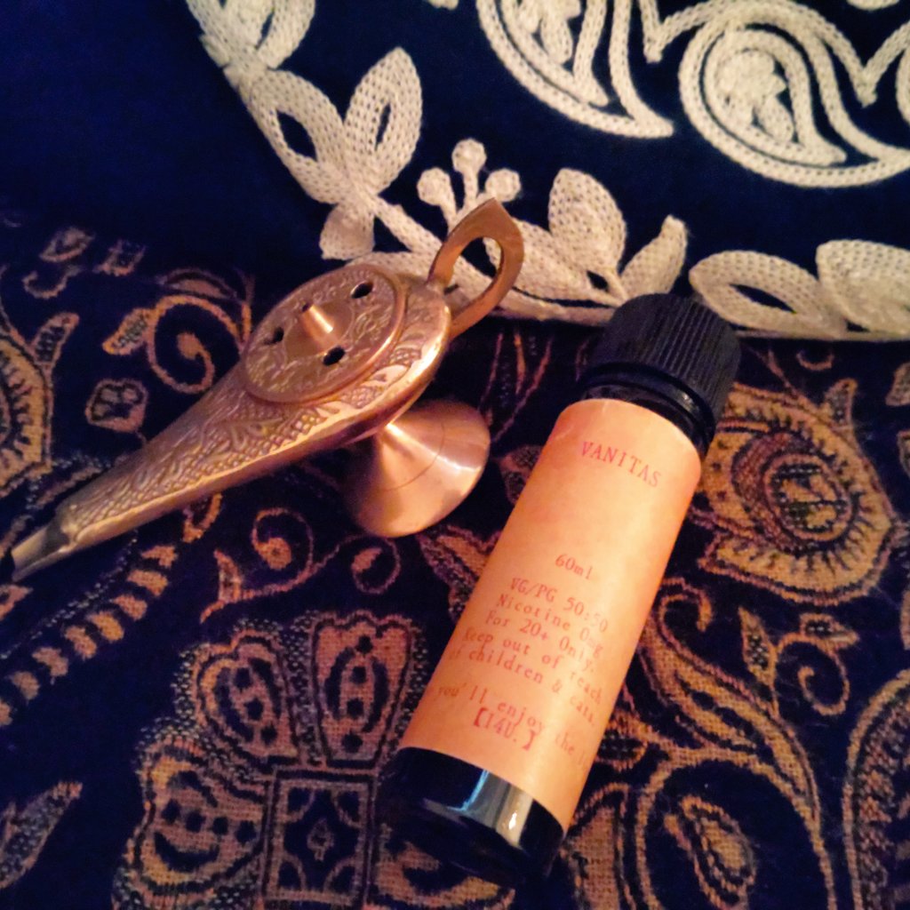 【🎁企画】
今年度も【I4U.】をご愛顧頂き誠に有難うございます！
感謝企画として【VANITAS】を3名様へ！
(ラベルはランダムとなります)

参加条件は
【22日0時までに】【フォロー】
【このツイートをRT】
※懸賞アカ/コメントを付けてRTは対象外
22日AMに当選発表致します！
よろしくお願いします🙇‍♀️