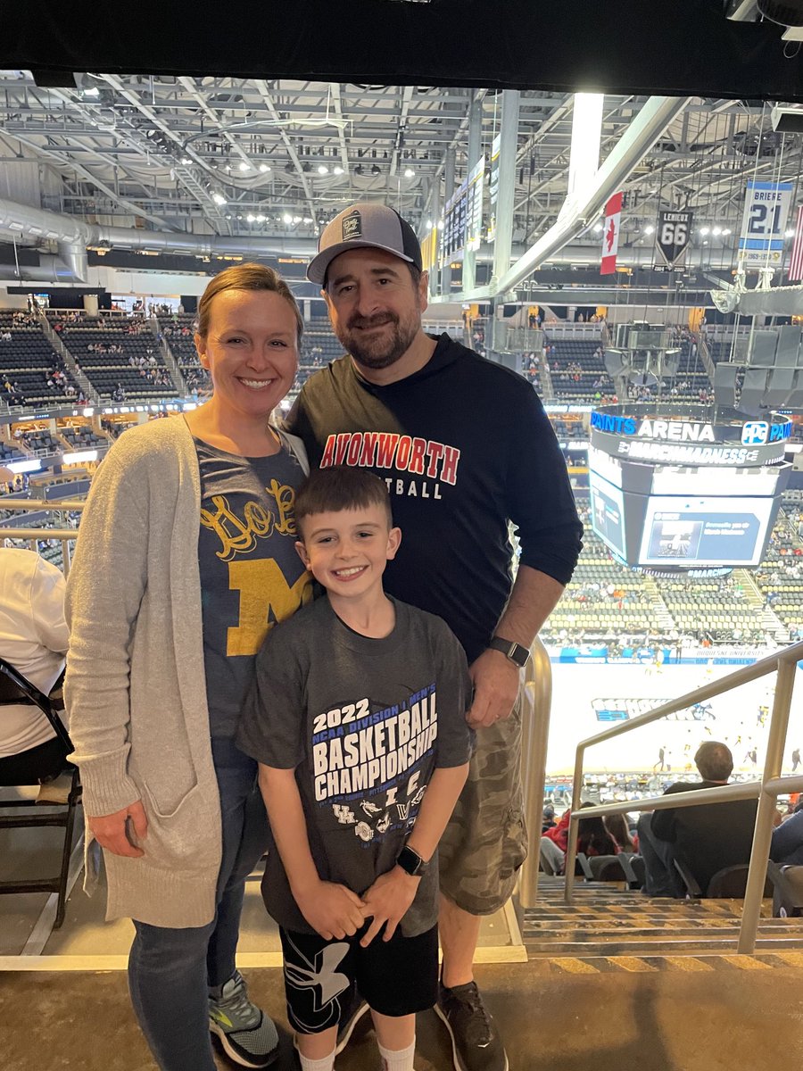 jbg510's tweet photo. He is loving his 1st #Marchmadness #mmselfie https://t.co/NWSkBD6U59