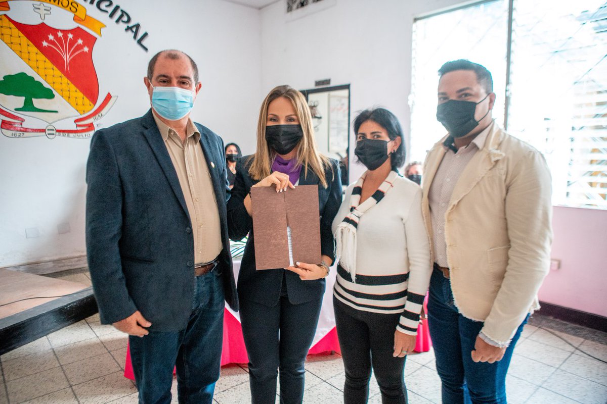 KaremDeBernal's tweet photo. Hoy tuve el honor y agrado de ser la oradora de orden de la Sesión Especial que realizó el Concejo Municipal de Guásimos en honor a las mujeres en su día. ¡Felicidades a todas nuestras hermosas y luchadoras mujeres de este municipio por su entrega, amor y trabajo! https://t.co/7YIVRzoMqV