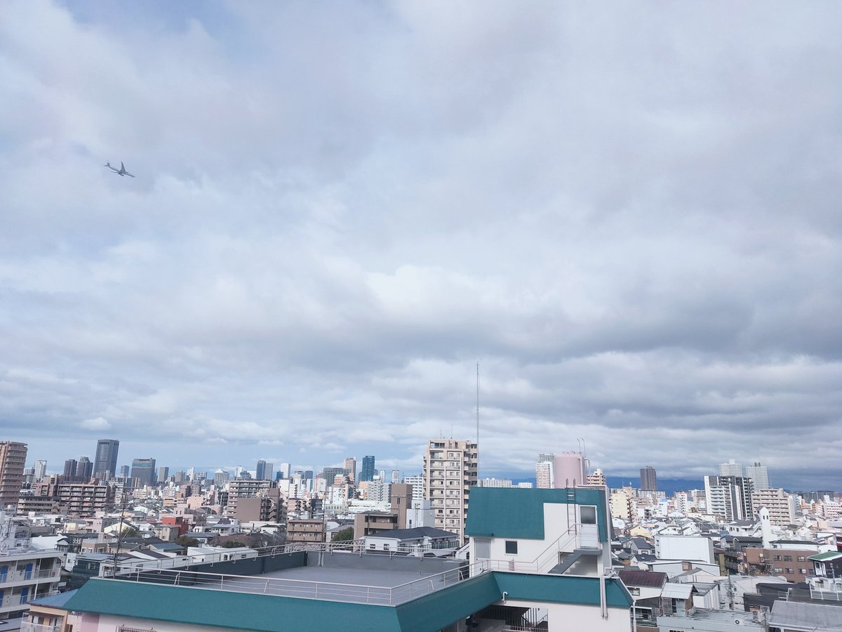 a9090851100's tweet photo. 日本。大阪。
3/19(土)。8:30。☁。気温10℃。AQI34。不快指数不明。
おはようございます🙋
今日はさほど気温上がらず。午後から☂の予想。
雨対策必要かも。
今日も宜しくお願いします。 https://t.co/9AQ1vvEz87