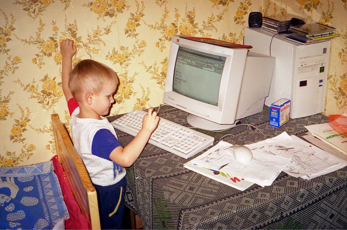 TimSweeneyEpic's tweet photo. 15 years after this photo, he released the first version of Ethereum, the foundation of a trillion dollar digital economy. https://t.co/Oaw8bSgHKW