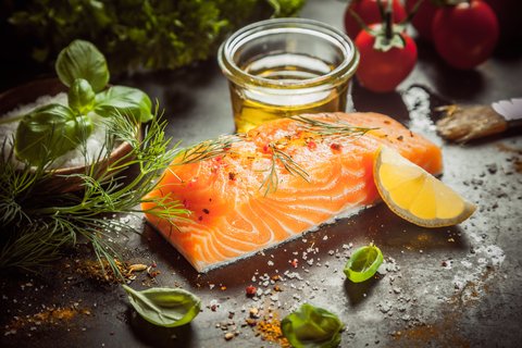 LoriShemek's tweet photo. Those who eat higher amounts of fish have lower brain disease that can lead to stroke and dementia. 🐟

Research shows those who eat the most fish had fewer signs than those who ate fish less frequently. 

#brainhealth #optimalhealth #inflammation https://t.co/NaMKSvM2bo
