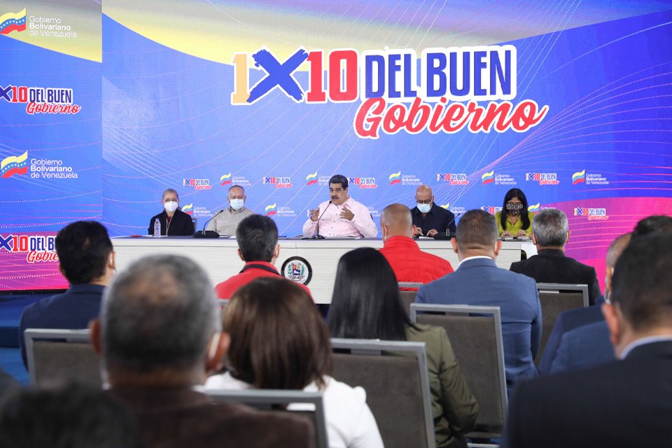 #Fotos || Pdte. de la República, <a href="/NicolasMaduro/">Nicolás Maduro</a>, sostiene reunión de trabajo con el Gabinete Ejecutivo, autoridades regionales y locales, en el marco de las 3R.NETS. 

#LealtadEsAmorPorSucre