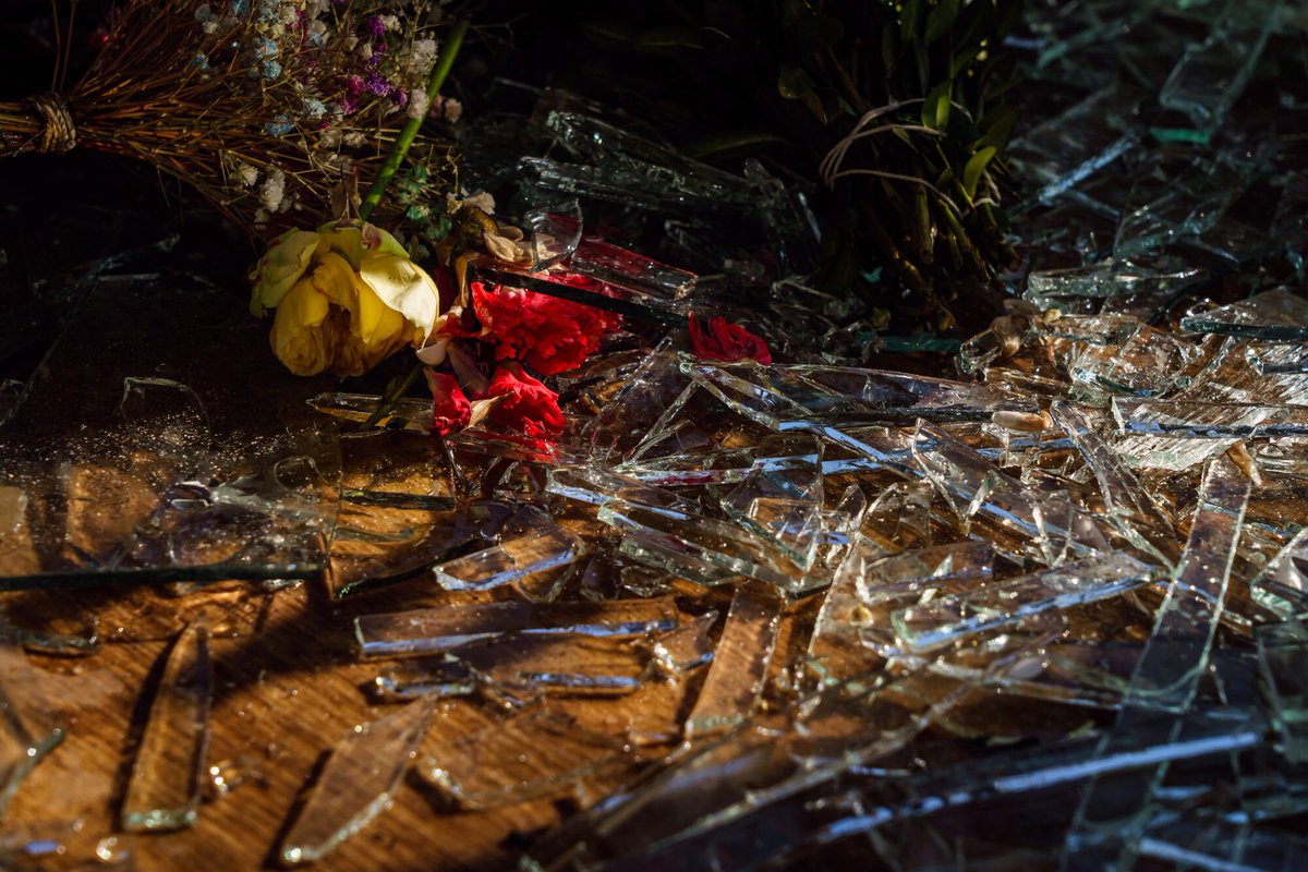 UkraineReports's tweet photo. Shards of glass, debris and flowers cover the ground inside a floral shop damaged by a Russian missile strike in Kyiv, Ukraine.

@yamphoto / Los Angeles Times https://t.co/V9GB819b5i