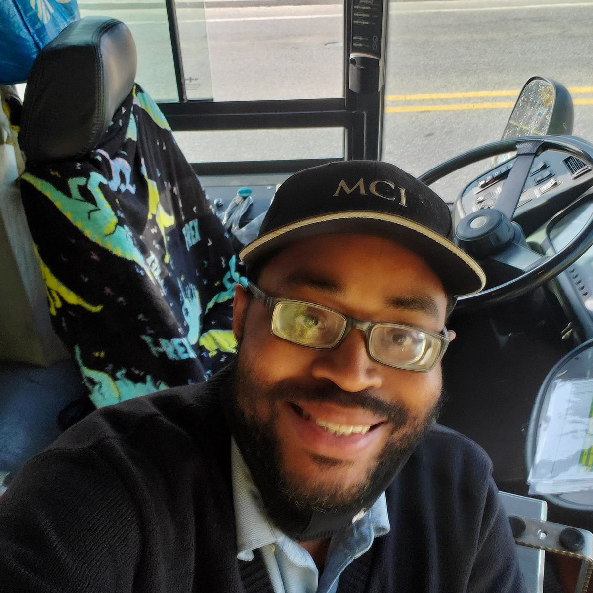 It's National Transit Workers Appreciation Day! Thousands of us across the country are on the job 24/7/365 helping you connect with people & safely get to places!

I'm Marcus from #Philly & I'm proud to be at your service! #TransitDriverAppreciationDay