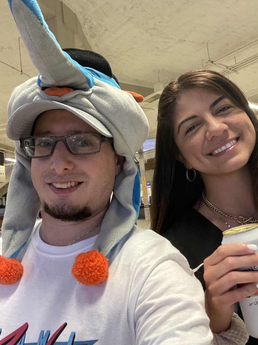 LoudMiamiFan's tweet photo. My good friend @claudsluna and me after 5 months of no Baseball! #BACKTOBASEBALL #LETSGETLOUDER https://t.co/FMy92wV0OQ