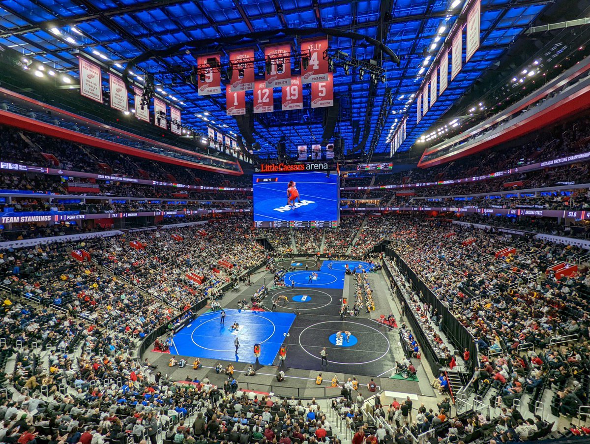 Electric atmosphere here tonight!

📸: <a href="/RyanTice/">Ryan Tice</a>