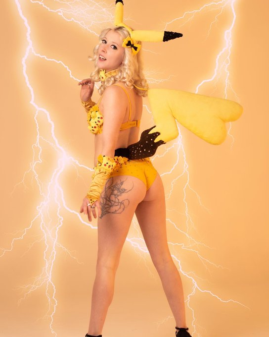 Pika-Pi!! #Pikachu #cosplay from #Pokemon made by me with photography by @carleybombshell https://t.<a href="/tag/pikachu"class="tags">#Pikachu</a><a href="/tag/cosplay"class="tags">#cosplay</a><a href="/tag/pokemon"class="tags">#Pokemon</a>