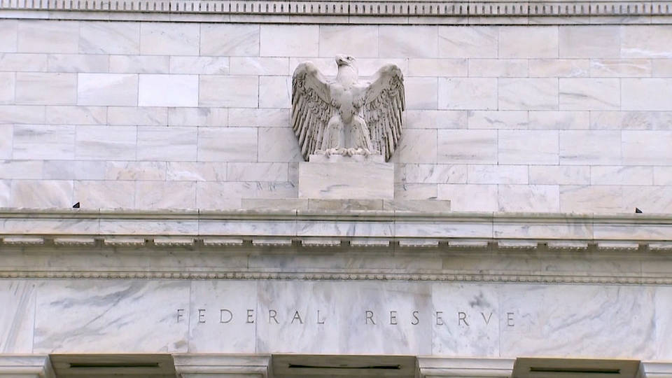 Mientras la industria armamentista gringa vacía sus almacenes,
el dólar🇺🇸 cae al vacío.

La Reserva Federal🇺🇸 eleva las tasas de interés por primera vez desde 2018 y se anticipan seis aumentos más en 2022.

‼️Las sanciones a #Rusia continúan haciendo estragos en #EEUU...
