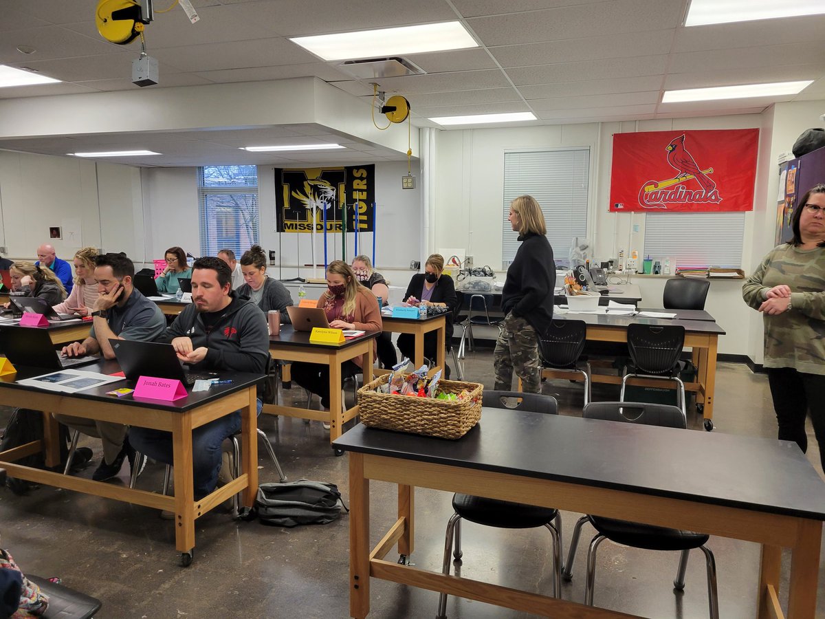 DeniseTextor's tweet photo. @JennTurnerChef @ISDSchools @Vanhorn_falcons @ChrismanBears @THSPatriots @MrsBrandmueller @mrs_spight More pics of a great day of choice PD https://t.co/iAyMnOeIpR