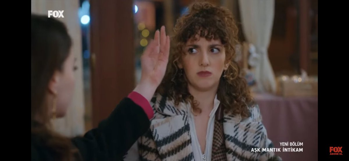 TurkishSeries00's tweet image. #sonsuzakadar #AskMantikIntikam #ErZan #ErZanLas #BurcuÖzberk #EsraErten #OzanKorfalı Esra: "Why is my finger empty?"  😂😂 I'm about to explode