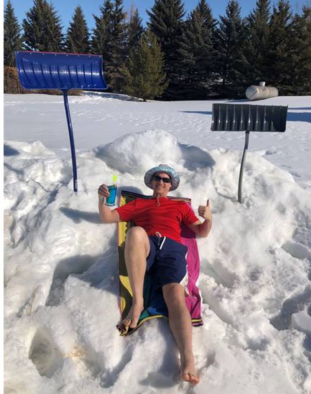 ASTECSAFETY's tweet photo. This is how your participate in Beach Days at ASTEC, when you work from home! Great job, Chris! #screwwinter #yll #lloydminster #bonnyville #safetyfun https://t.co/Sya0ns5IgW