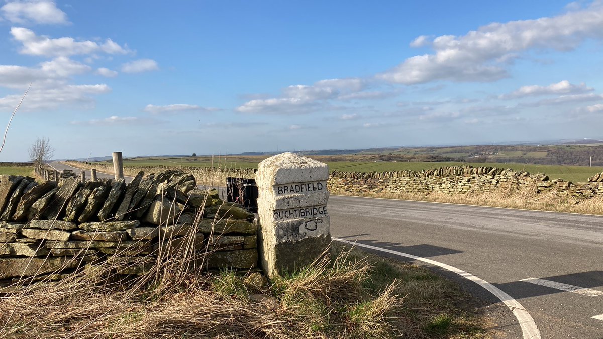 Adelai05's tweet photo. And I always love these amazing #mileposts up above #Bradfield and #Oughtibridge @theoutdoorcity https://t.co/Gd17njaEav