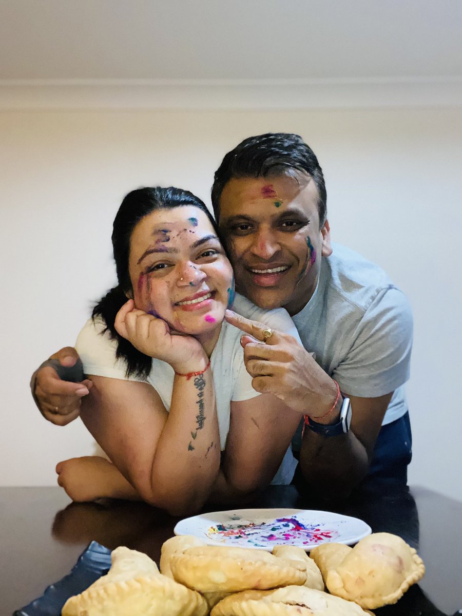 vishalagga's tweet image. Kuch Rang Pyar ke Eise bhi
It’s the time to unwind, de-stress and to make a bond with Gujiyas, thandai and colours. Happy Holi folks 
#VRtheWorld #memoriesforlife #FreezeTheMoment #HappyHoli