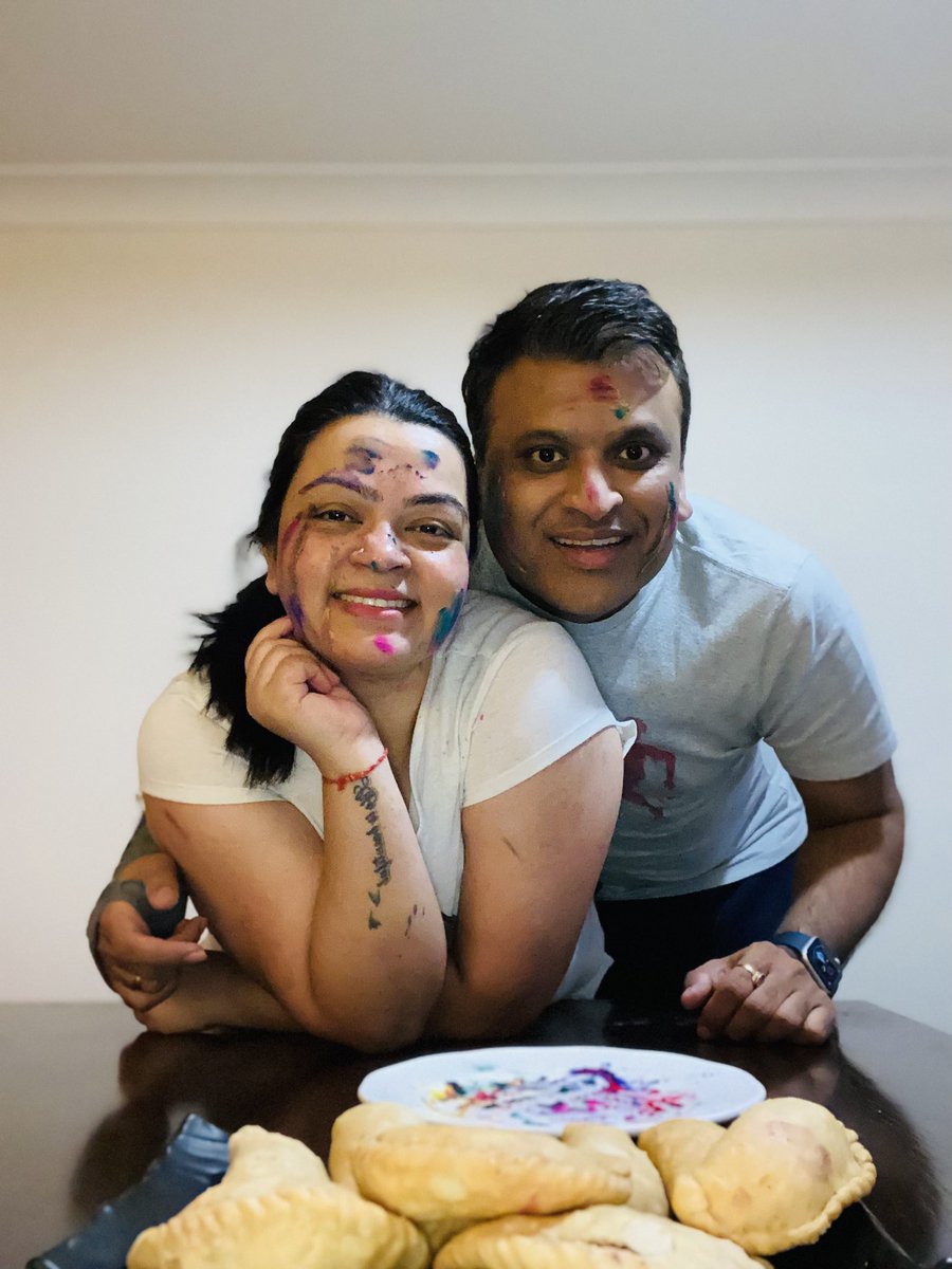 vishalagga's tweet image. Kuch Rang Pyar ke Eise bhi
It’s the time to unwind, de-stress and to make a bond with Gujiyas, thandai and colours. Happy Holi folks 
#VRtheWorld #memoriesforlife #FreezeTheMoment #HappyHoli