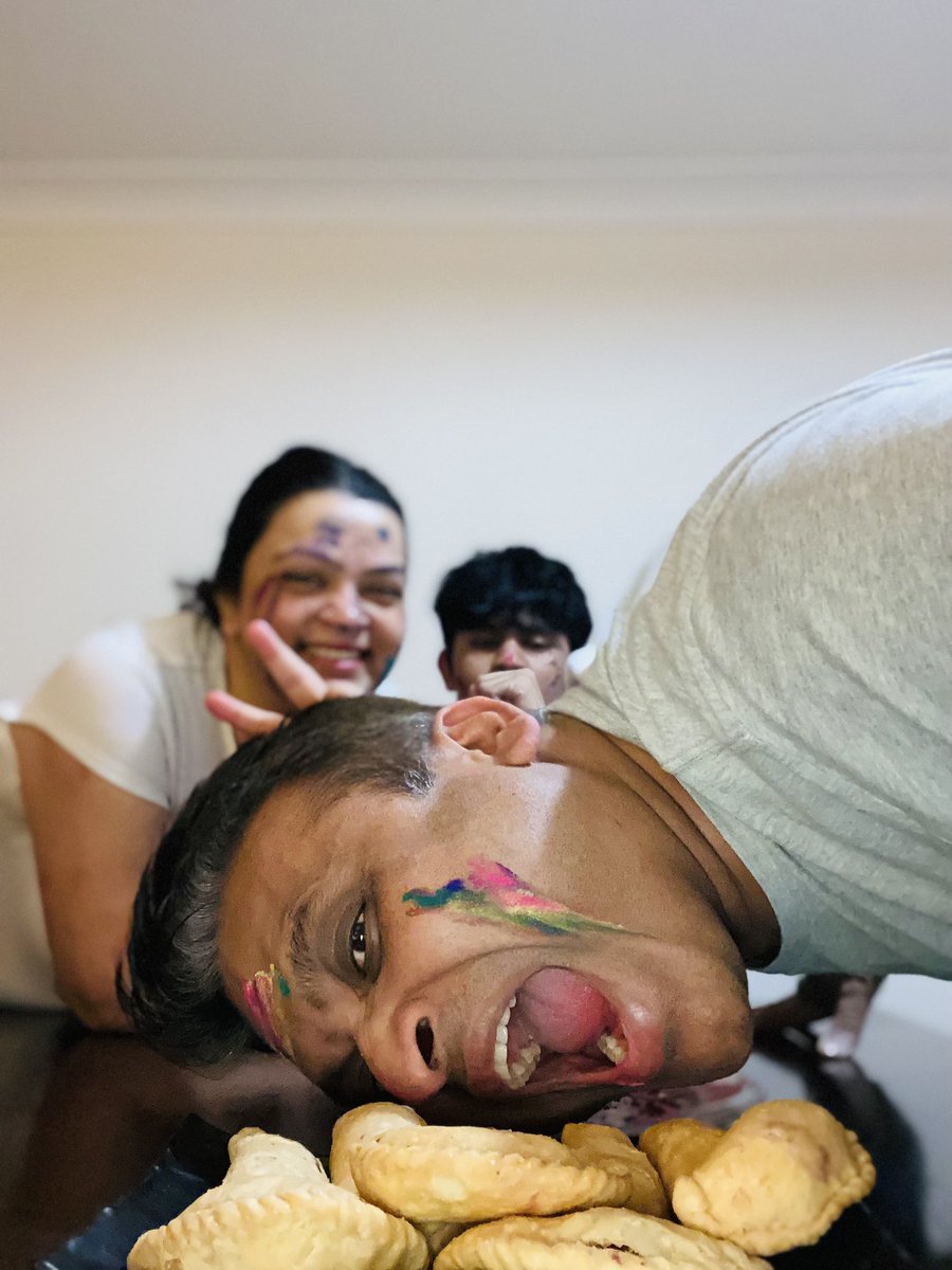 vishalagga's tweet image. Kuch Rang Pyar ke Eise bhi
It’s the time to unwind, de-stress and to make a bond with Gujiyas, thandai and colours. Happy Holi folks 
#VRtheWorld #memoriesforlife #FreezeTheMoment #HappyHoli