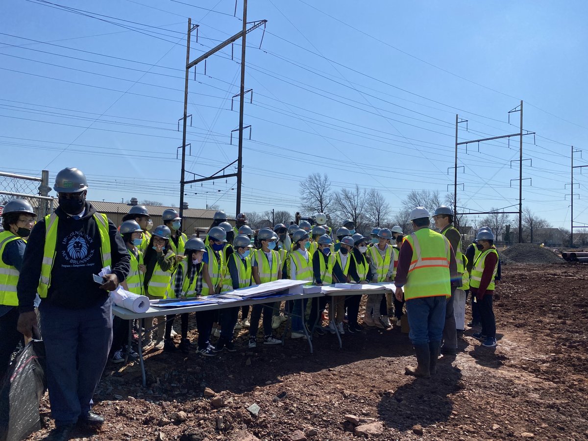 Today, a group of Lincoln Annex Students visit the Blanquita Valenti School construction site. Students learned about the construction process and all the multiple layers involved in getting their school completed. Students will have the opportunity to revisit multiple times!
